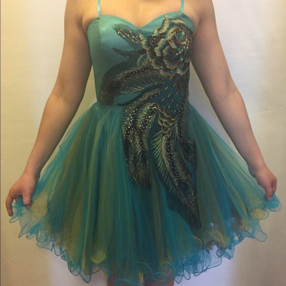 Dave & Johnny Prom Dress - Picture 3 of 4